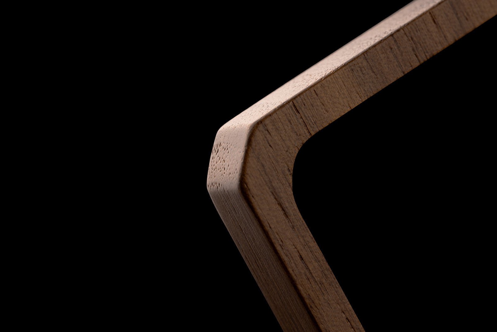 EK-Quantum Magnitude Accent - Walnut